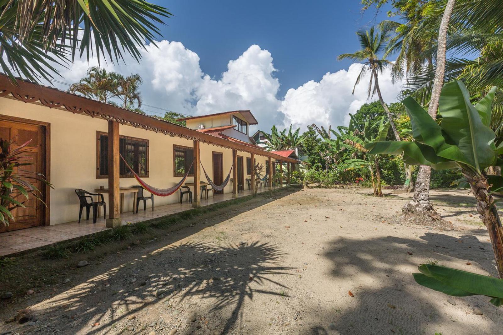 Yucca Beachfront Hotel Puerto Viejo de Talamanca Exterior foto