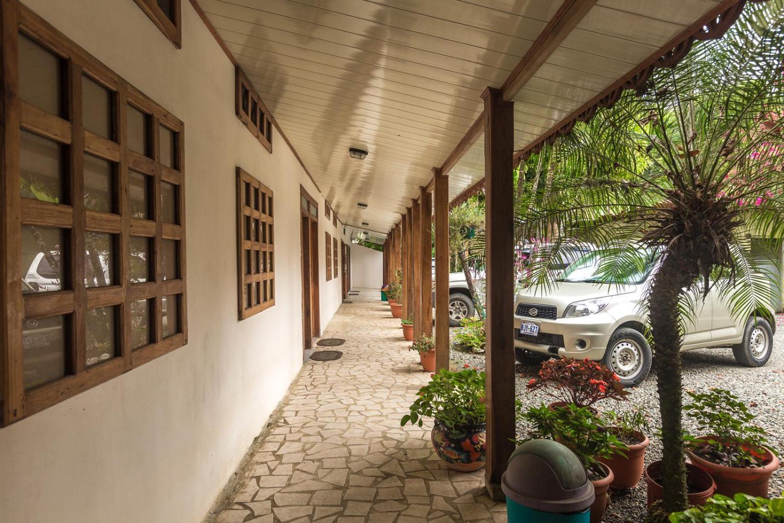 Yucca Beachfront Hotel Puerto Viejo de Talamanca Exterior foto