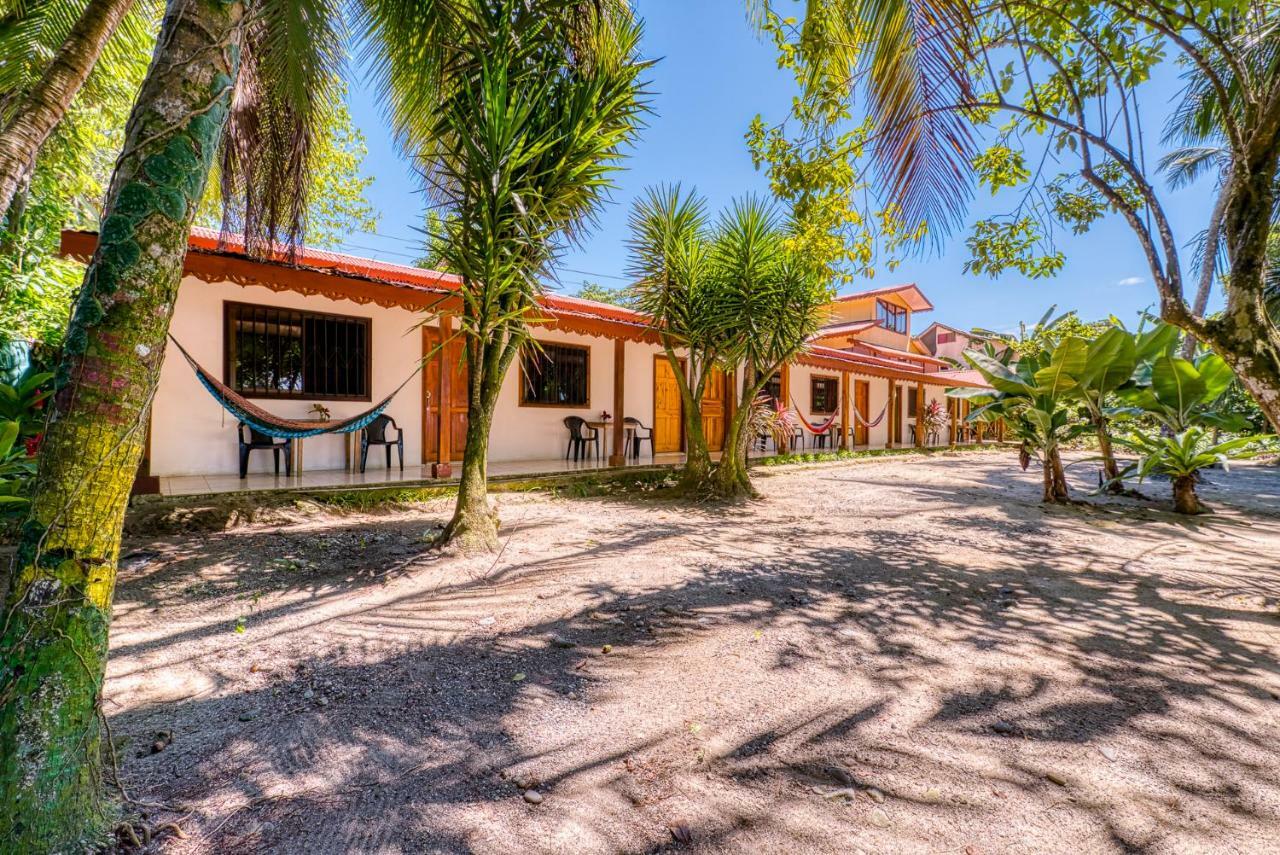 Yucca Beachfront Hotel Puerto Viejo de Talamanca Exterior foto